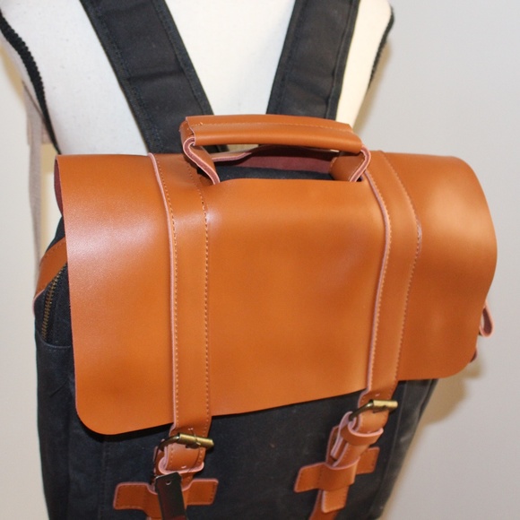 Primeware INC, 3 bottle leather wine tote Backpack - Picture 5 of 15